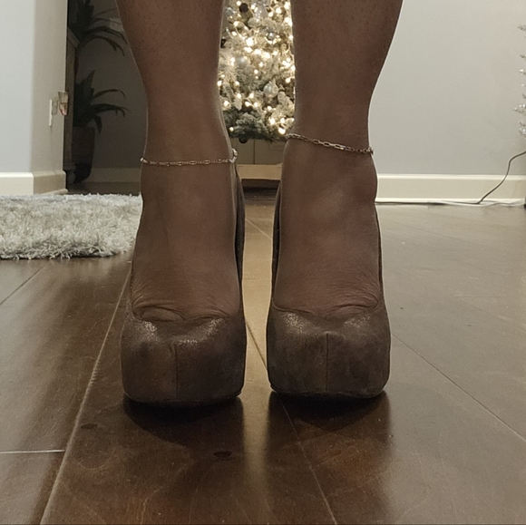 Pumps - Picture 1 of 4